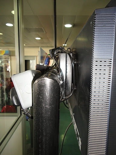 Neat Wiring Solutions For LCD TV Mounting